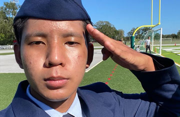 ผมได้โอกาสเข้าร่วม ROTC (นักเรียนทหาร) เป็นการเปิดประสบการณ์แปลกใหม่ให้กับผม ROTC เปิดโอกาสให้ผมได้เรียนรู้ และฝึกฝนทักษะทางทหาร ทางร่างกาย และเรียนรู้การเป็นผู้นำ...